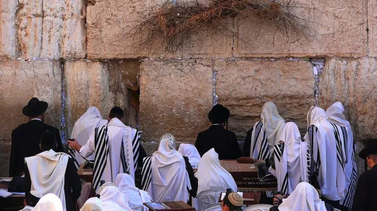 Iako većinu molitvi u Judaizmu možemo moliti sami, za neke je potrebna prisutnost minjana, Foto: