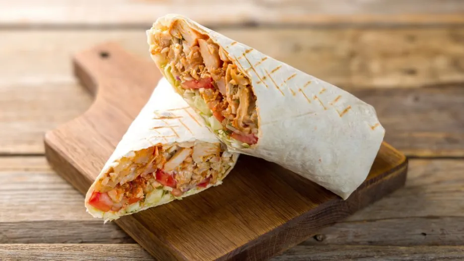 Ako nemate pita kruh, somun ili lepinju, za &scaron;avarmu vam mogu poslužiti i tortilje, Foto: Židovski forum/Canva